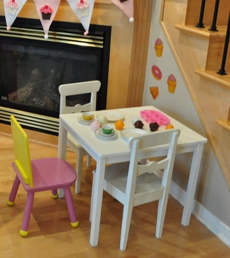 cupcake play table.