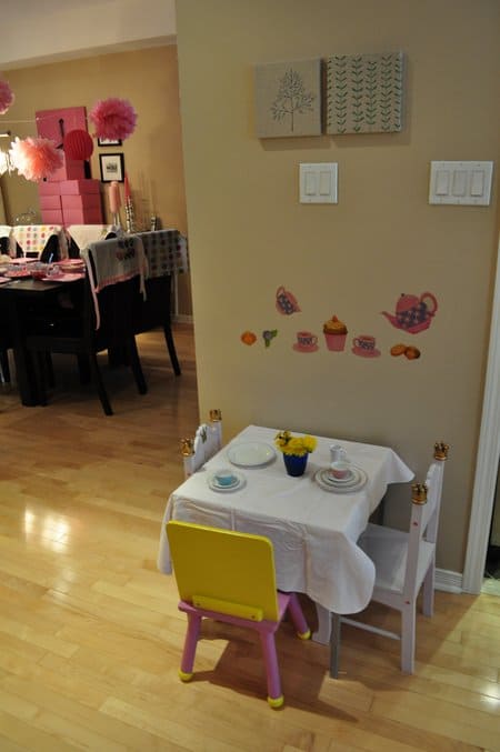 cupcake play table.