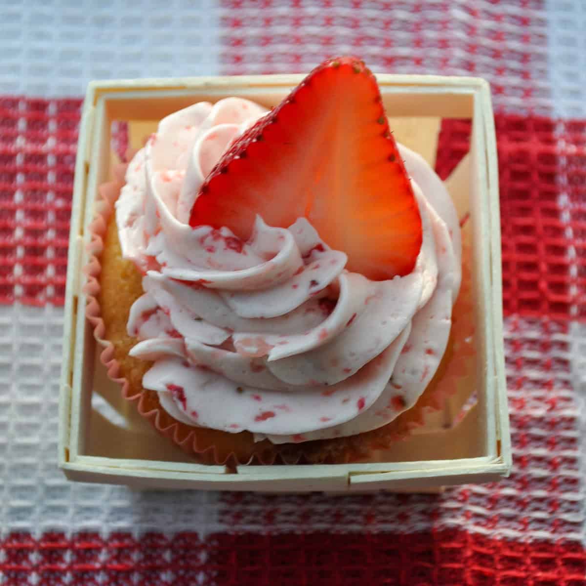 How to make strawberry Swiss meringue buttercream frosting.