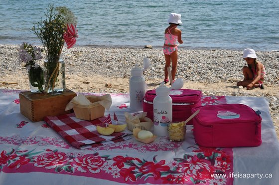 beach picnic food