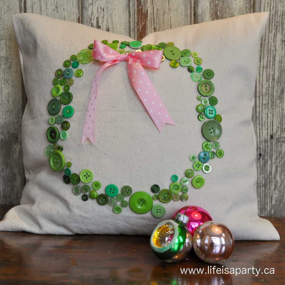 DIY Christmas wreath button pillow.