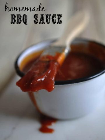 Easy Homemade BBQ Sauce Recipe: made with Beer and Molasses this sweet BBQ Sauce is a favourite. Perfect with any kind of bbq meat.