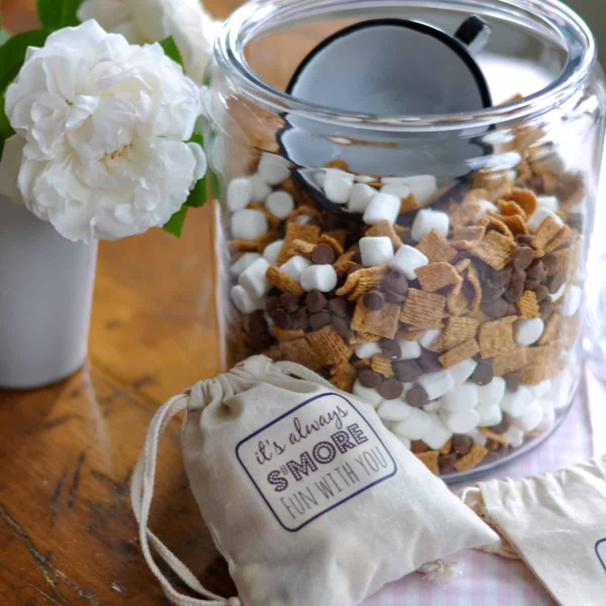 Easy s'more trail mix recipe.