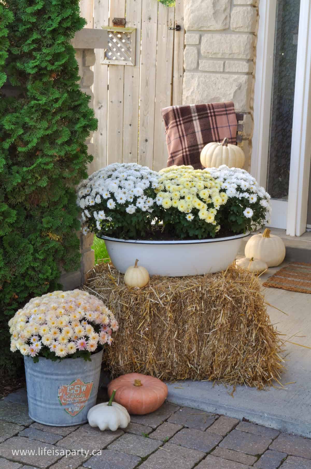 Fall front porch decor ideas.