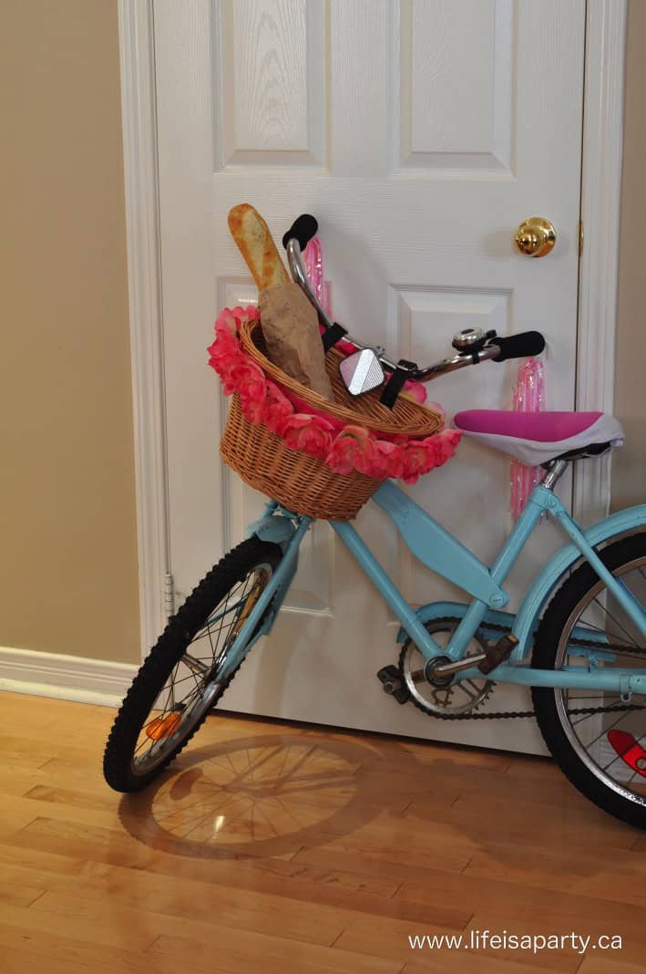 vintage bike with baguette.