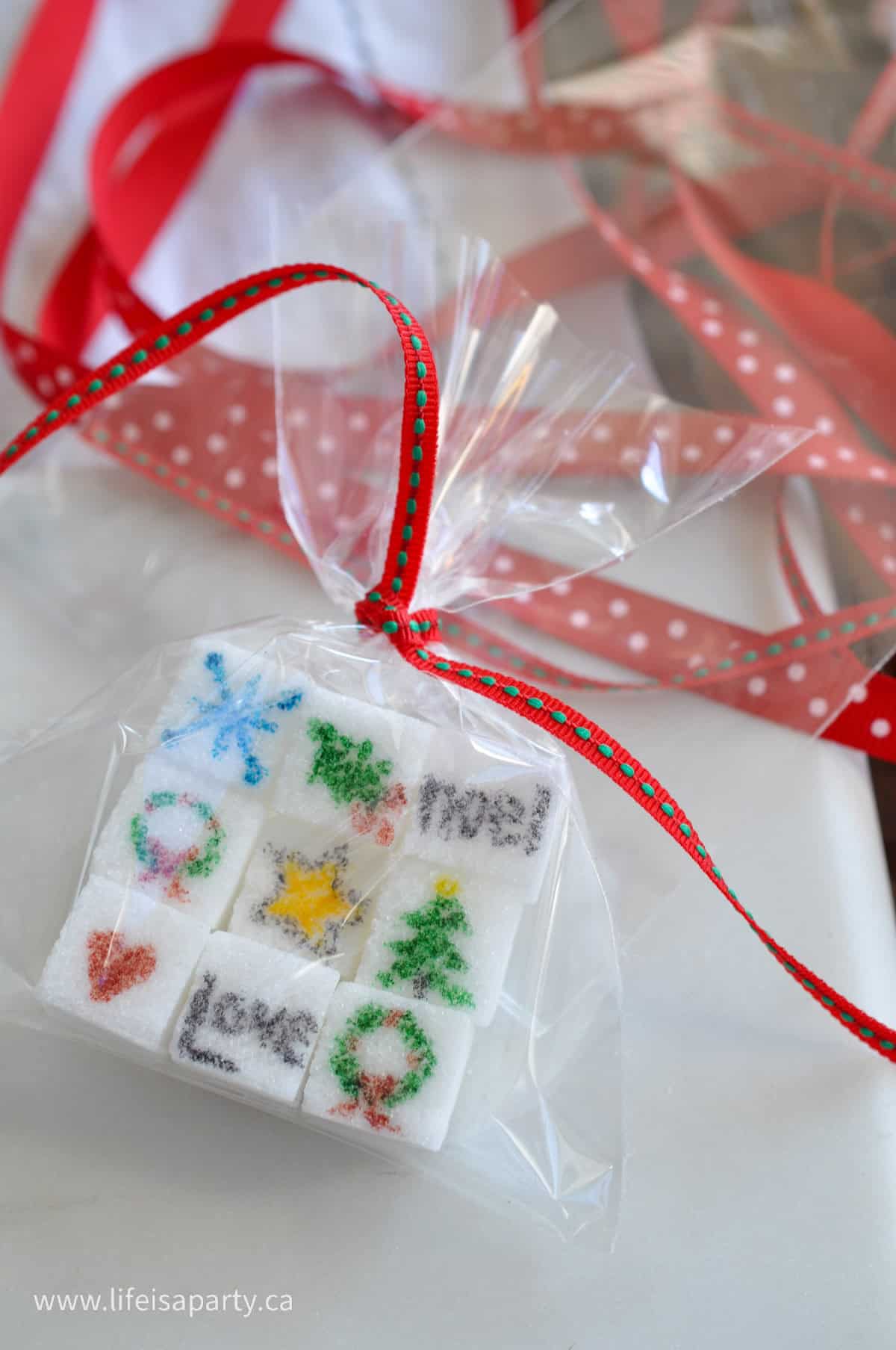 DIY Christmas sugar cubes.