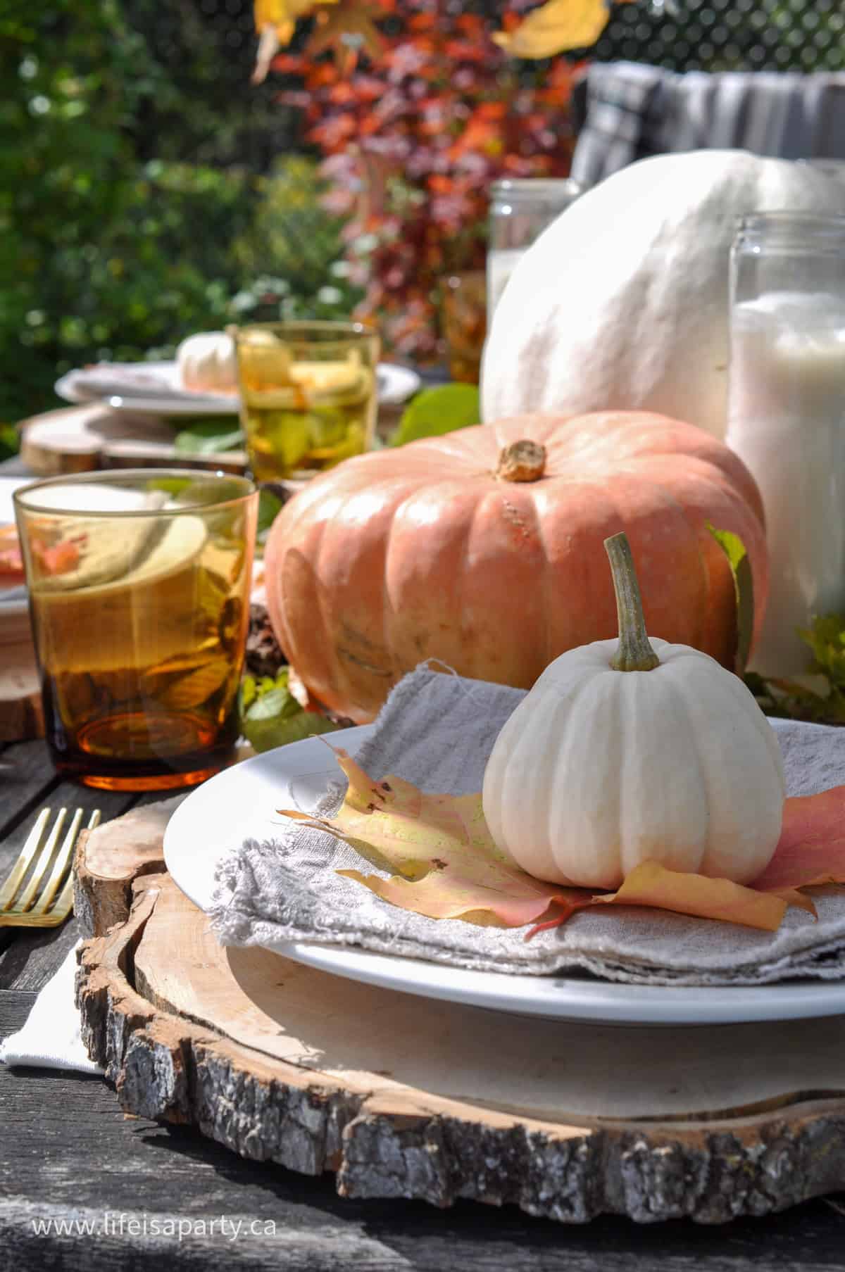 Outdoor fall thanksgiving table.