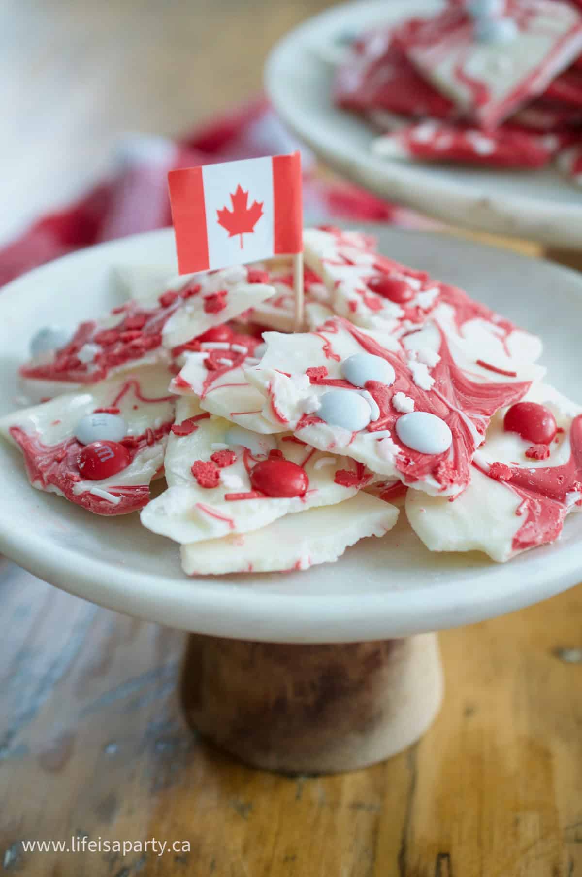 How to make Canada Day red and white chocolate bark.