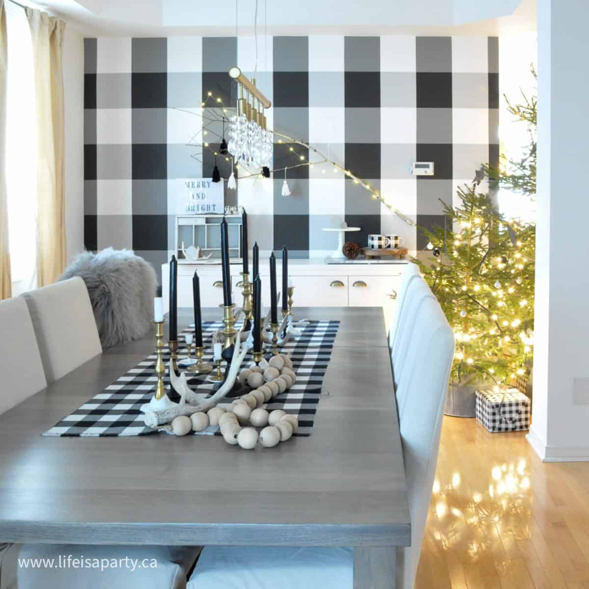 Black and white Christmas home decor ideas.