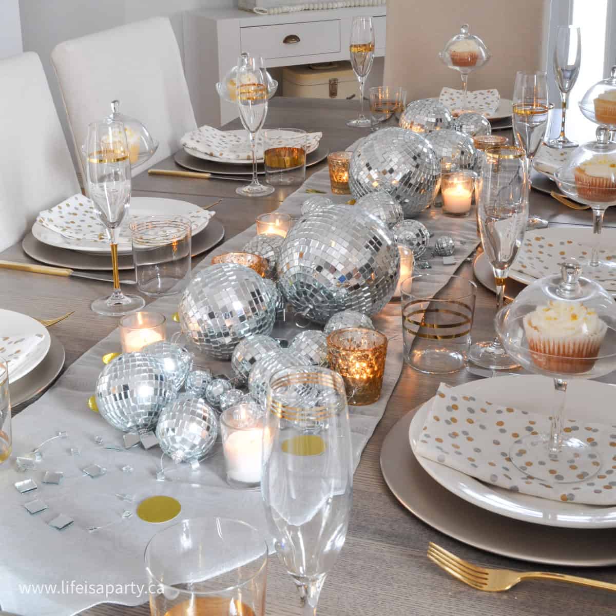 New Year's Eve table decor and party decor.