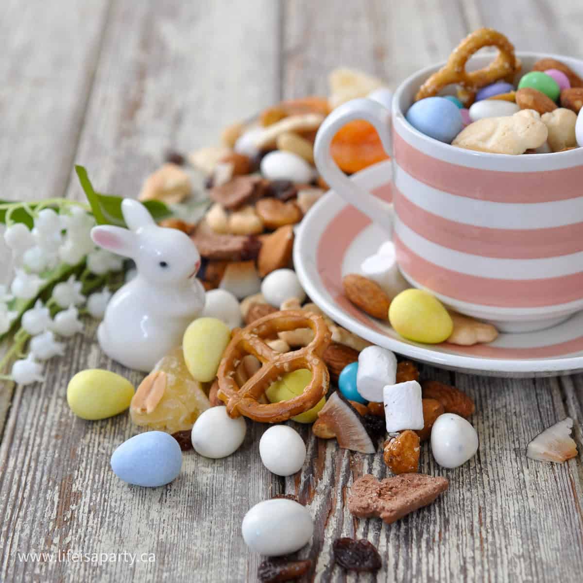 how to make bunny bait Easter trail mix.