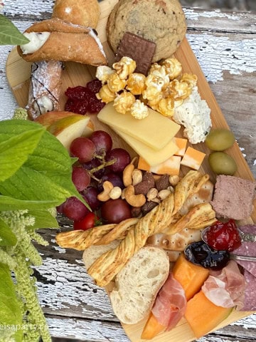 how to make an individual charcuterie board