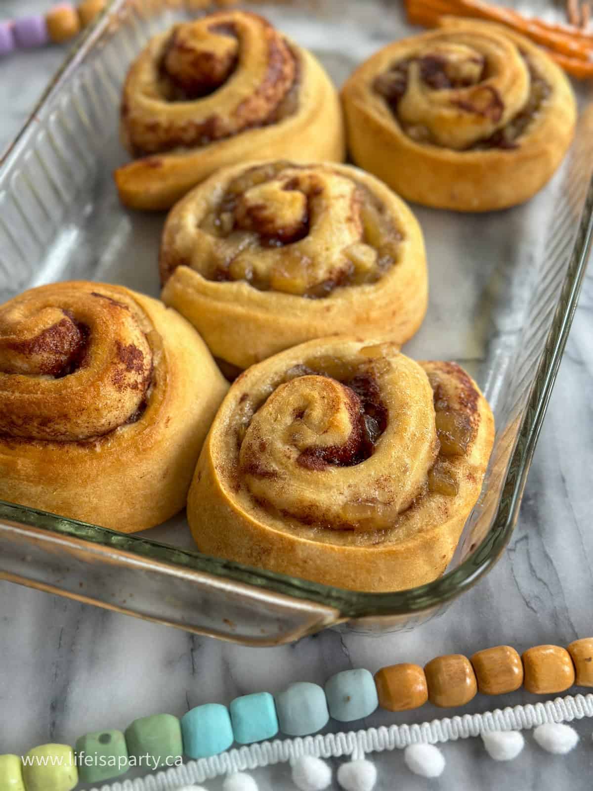 apple cinnamon rolls