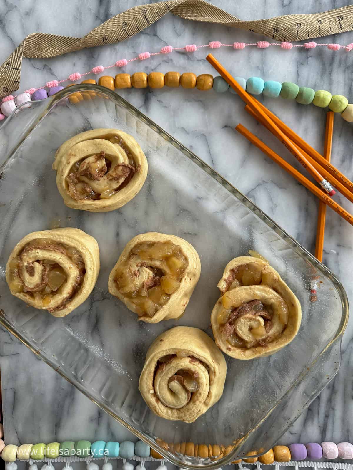 apple cinnamon rolls