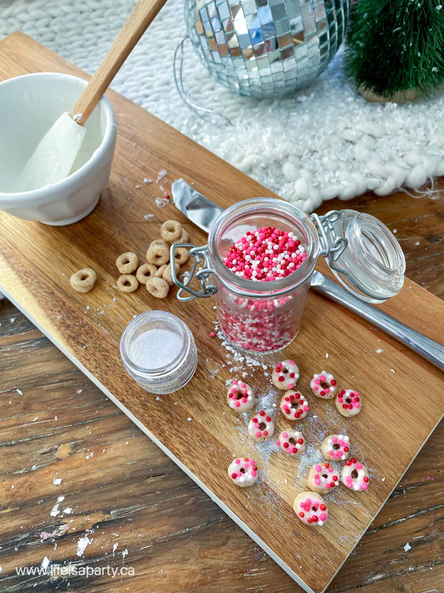 How to make real edible elf on the shelf mini donuts from Cheerios cereal. 